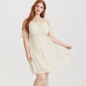 1x Torrid Ivory Lace dress. NWT